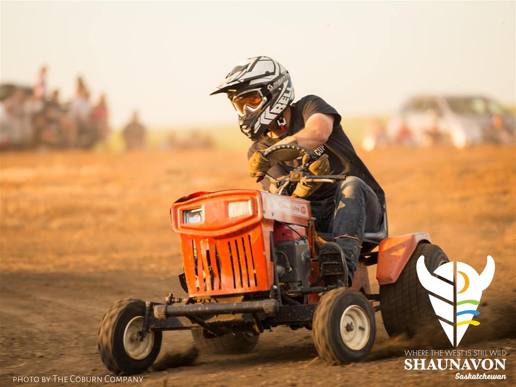 Shaunavon - Lawn Mower Races